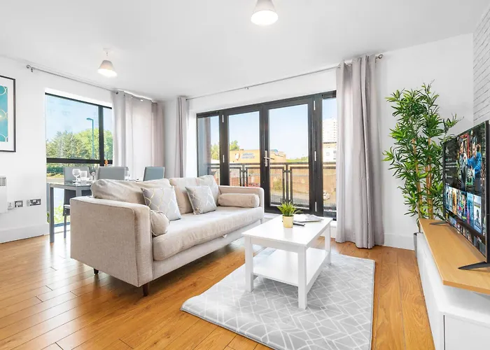 Stylish Birmingham City Centre - 2 Bed - Secure Parking - 5Ac