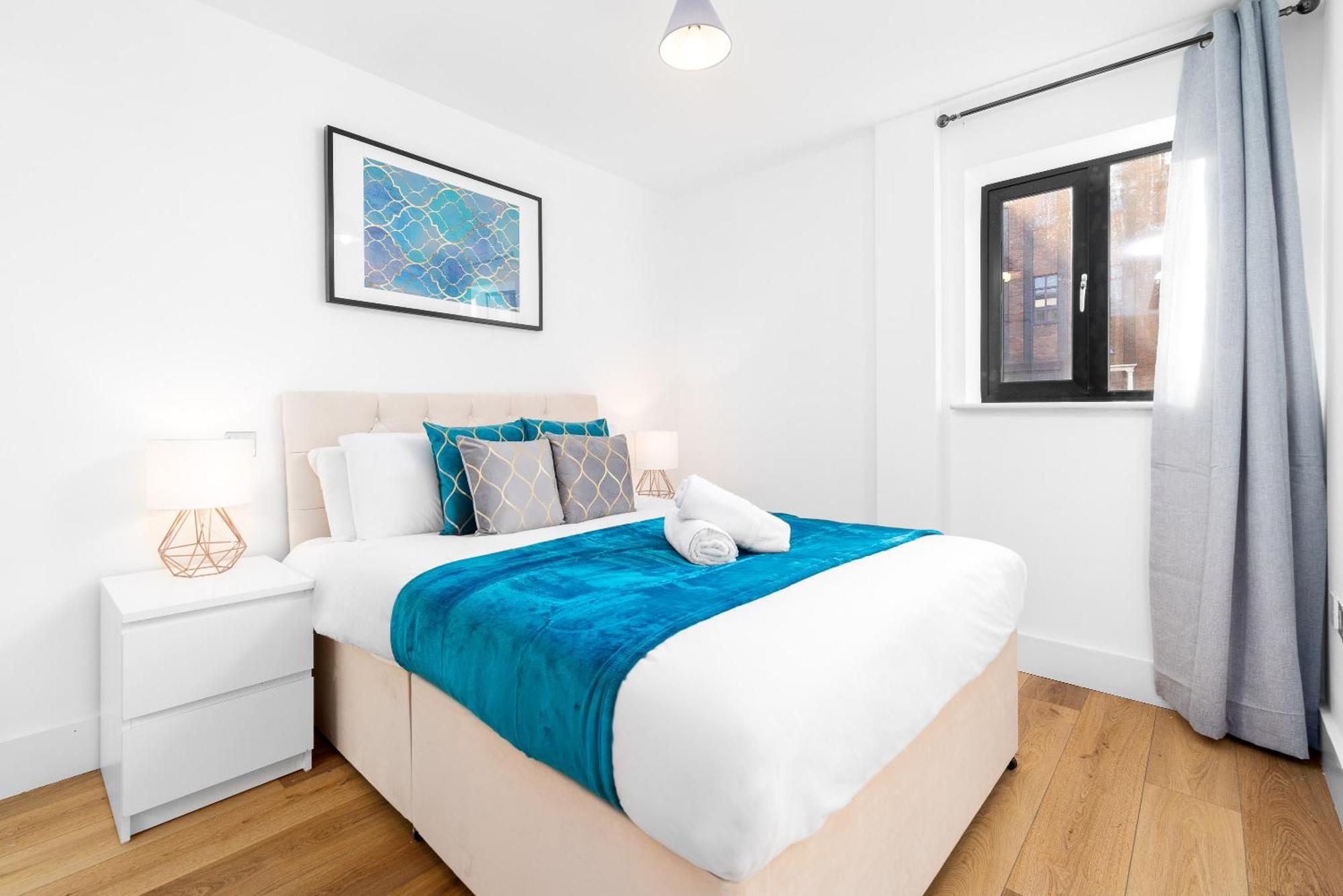 Apartment Stylish Centre - 2 Bed - Secure Parking - 5ac